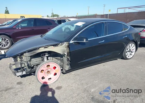 2018 Tesla Model 3 Long Range/Mid Range z USA, uszkodzony, nr VIN 5YJ3E1EA9JF020661